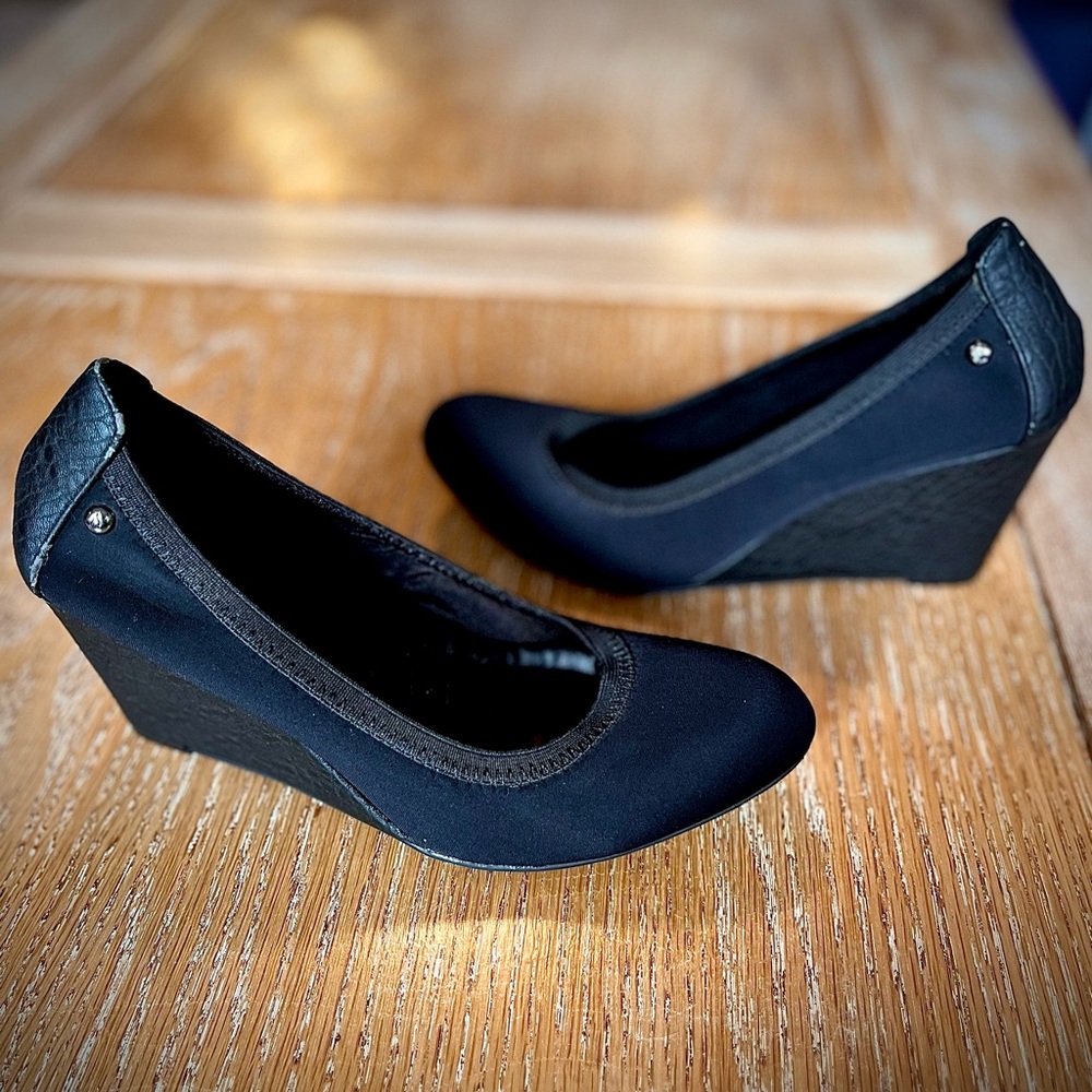 Vera Wang Elegant Black Wedge Shoes